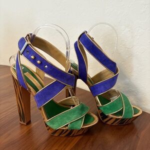 NWT BCBG MaxAzria platform heels - size 6